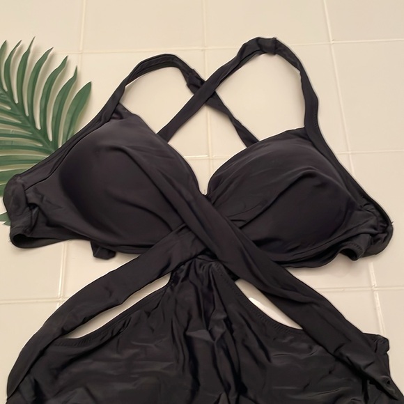 Cupshe Black Cutout Halter Style One Piece Monokini Bathing Suit, Size L - Picture 3 of 16